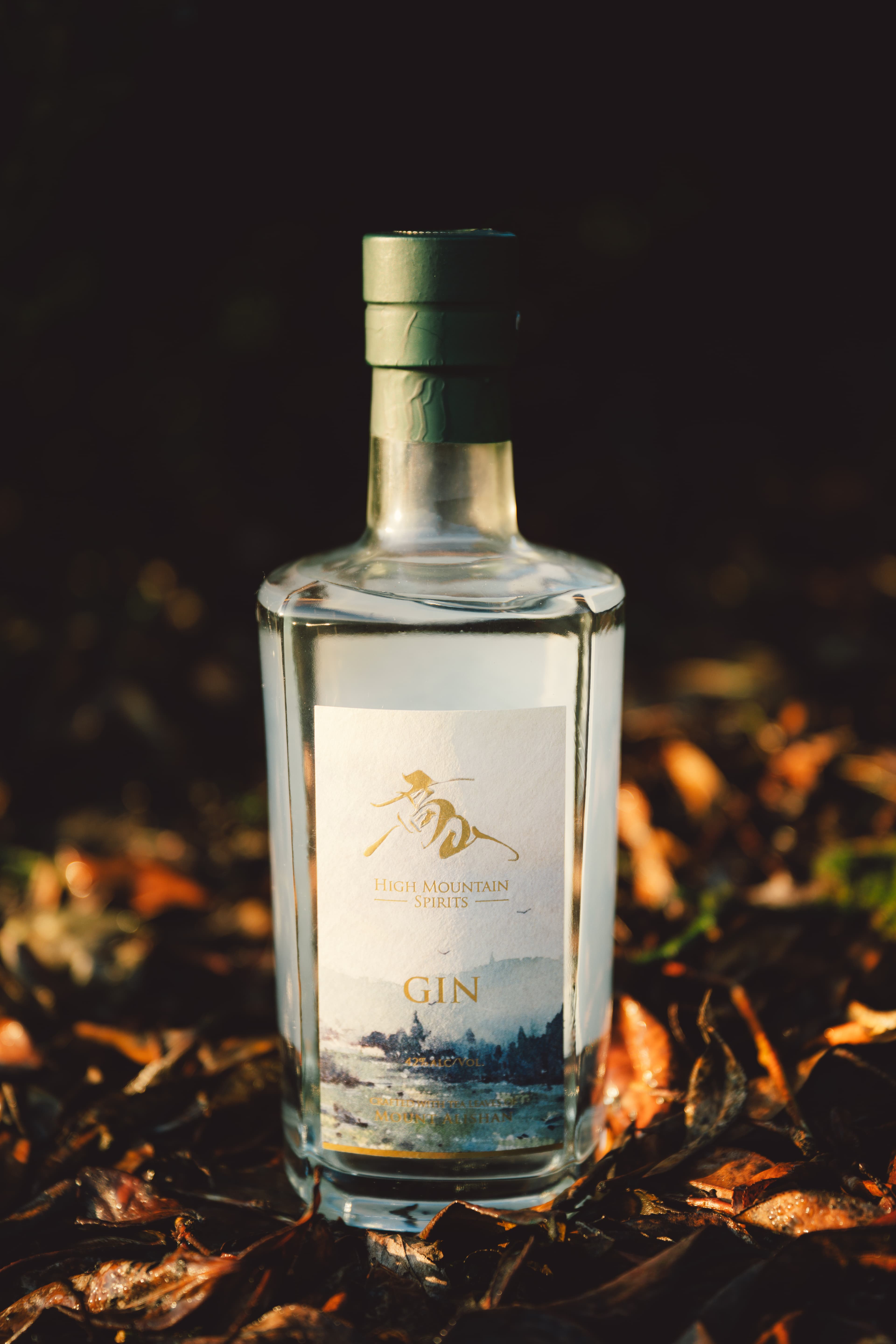 Alishan Cloud Gin — paired with glass